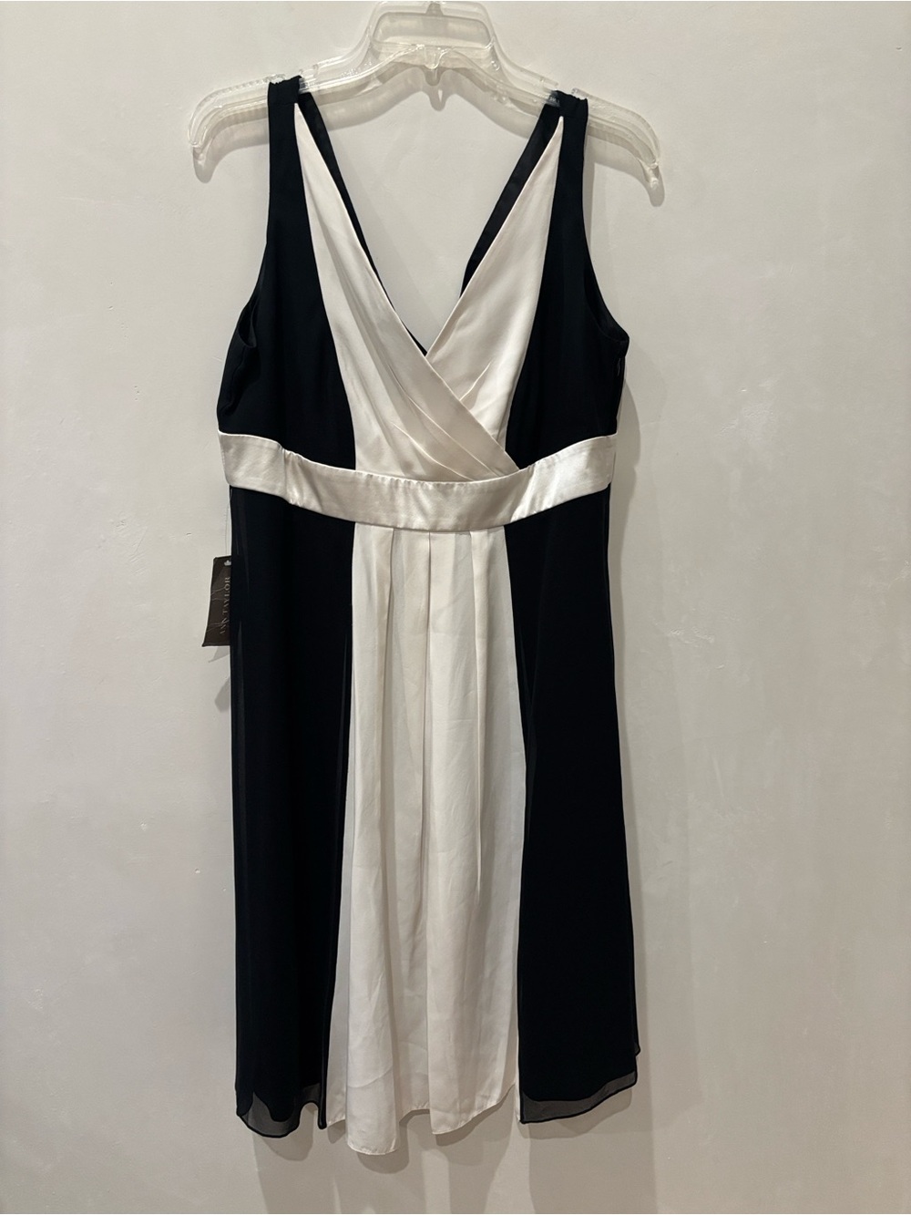 Ann Taylor NWT Size 14 100% Silk Black White Color Block Wrap Front V Neck Dress - Picture 3 of 10